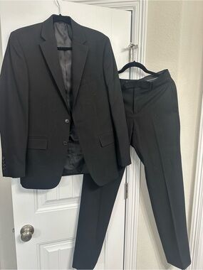 Van Heusen Black Two-Piece Men’s Suit Jacket & Trousers